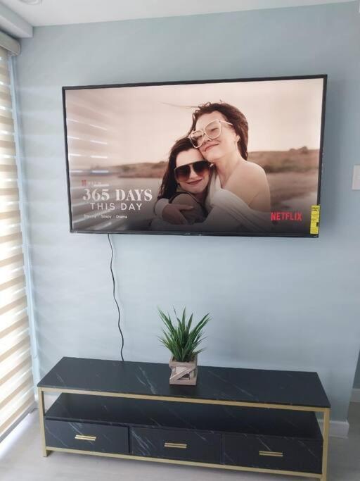1Bedroom Unit At Azure North With Netflix Up To 6Pax San Fernando  Kültér fotó